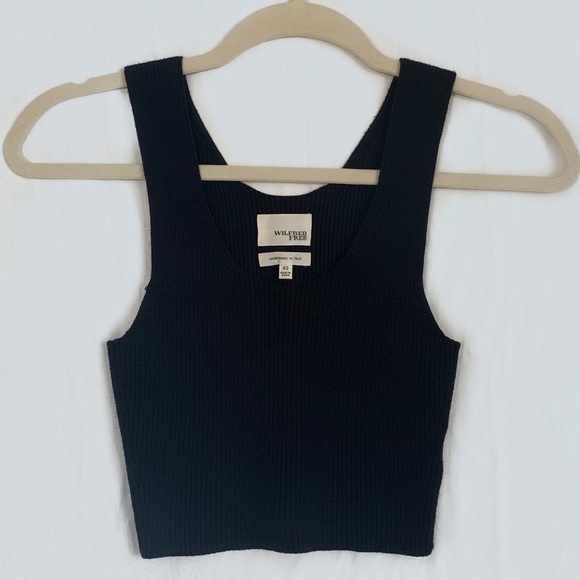 Knit Black Aritzia Cropped Tank Top - Picture 2 of 4